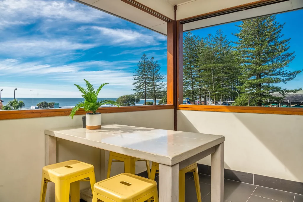 Image of accomodation located at the wreck looking out over the pass